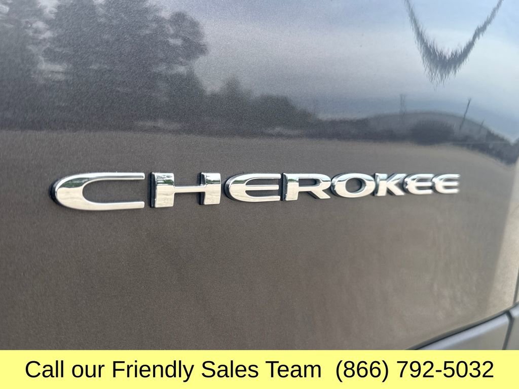 Used 2019 Jeep Cherokee Latitude Plus w/ Cold Weather Group AWD/4WD image 36