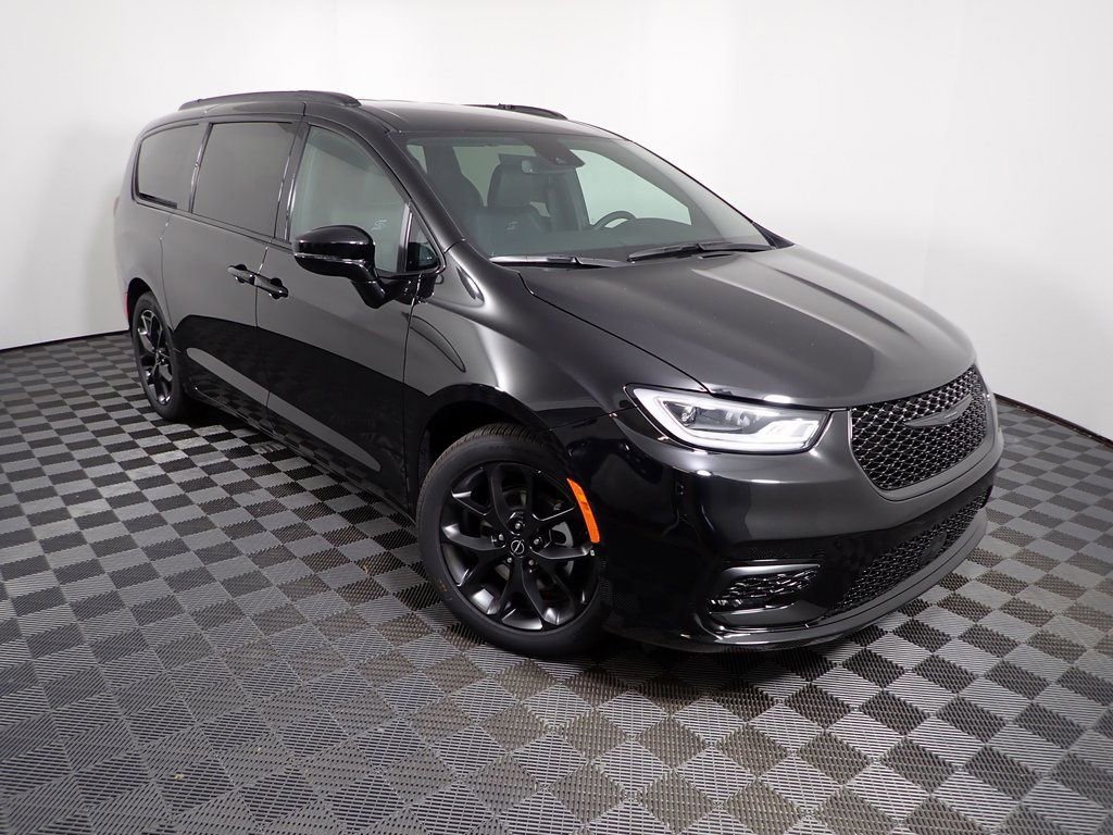 New 2026 Chrysler Pacifica Select w/ S Appearance Package image 5