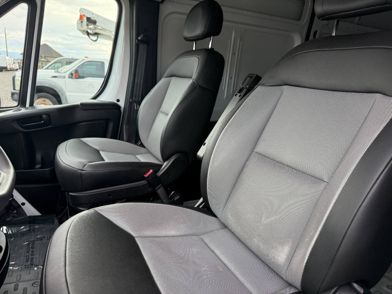 Used 2025 RAM ProMaster 2500 w/ Convenience Group FWD image 16
