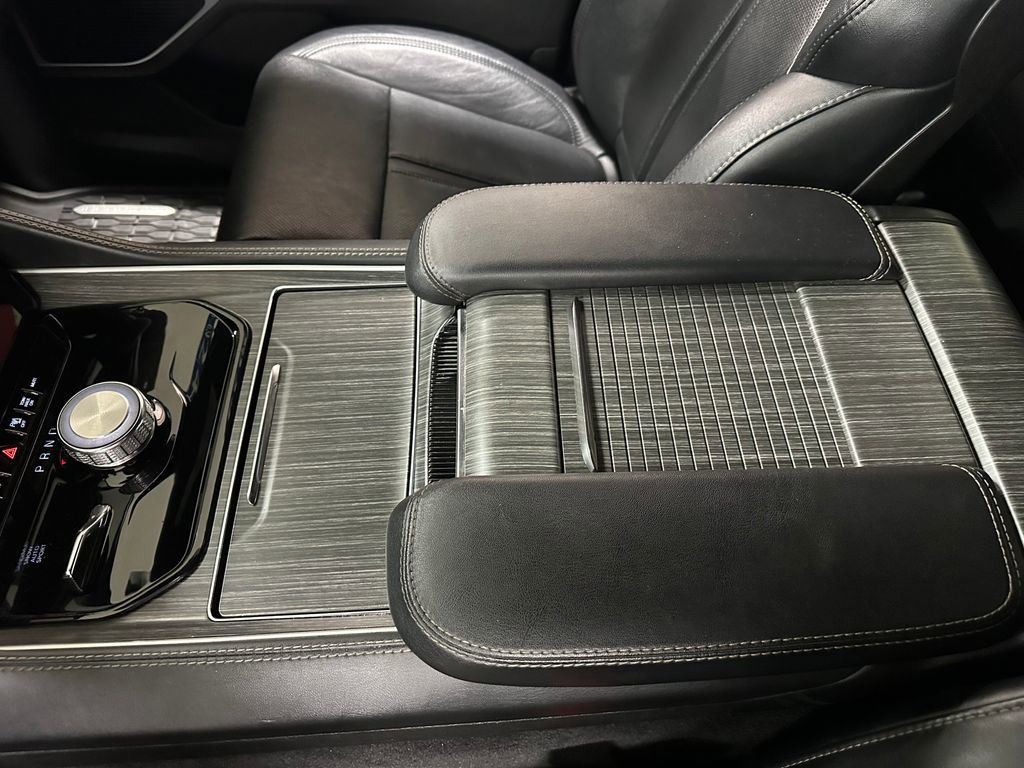 Certified 2024 Jeep Wagoneer Series II AWD/4WD image 31