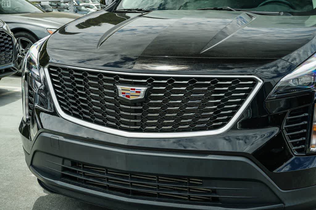 Used 2023 Cadillac XT4 Luxury w/ Cold Weather Package FWD image 8
