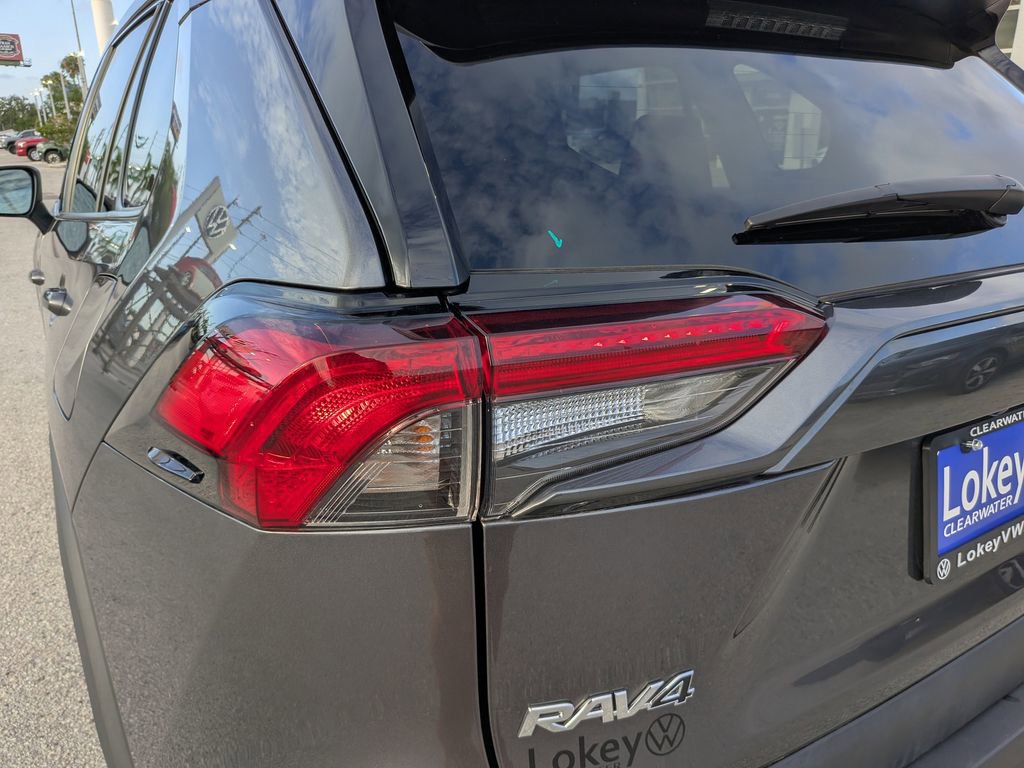 Used 2025 Toyota RAV4 LE AWD/4WD image 9