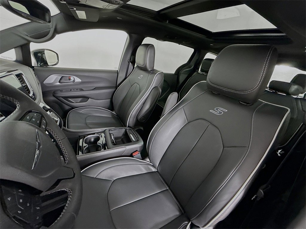 New 2026 Chrysler Pacifica Limited image 11
