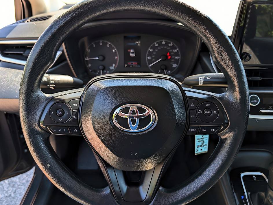 Used 2025 Toyota Corolla LE FWD image 18