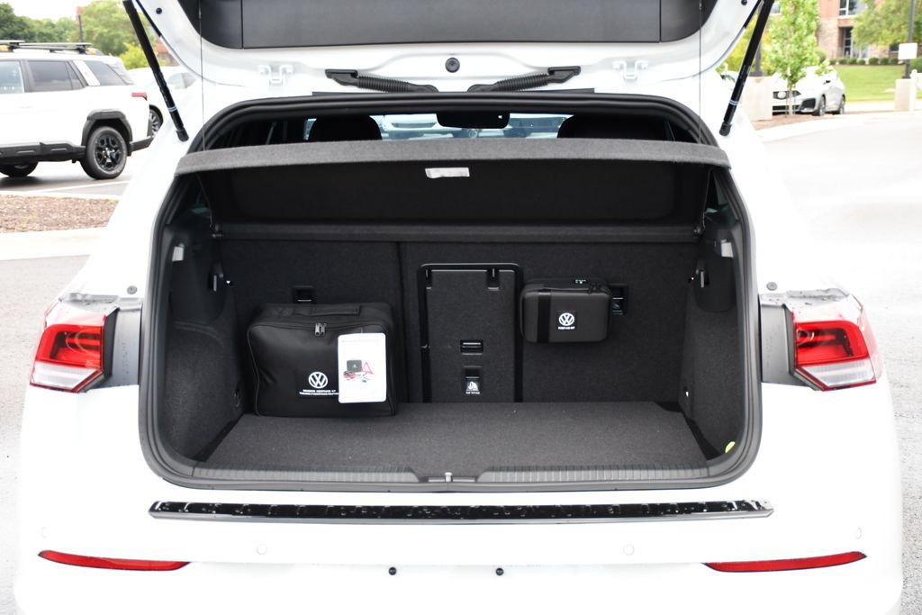 Used 2025 Volkswagen GTI SE FWD image 44