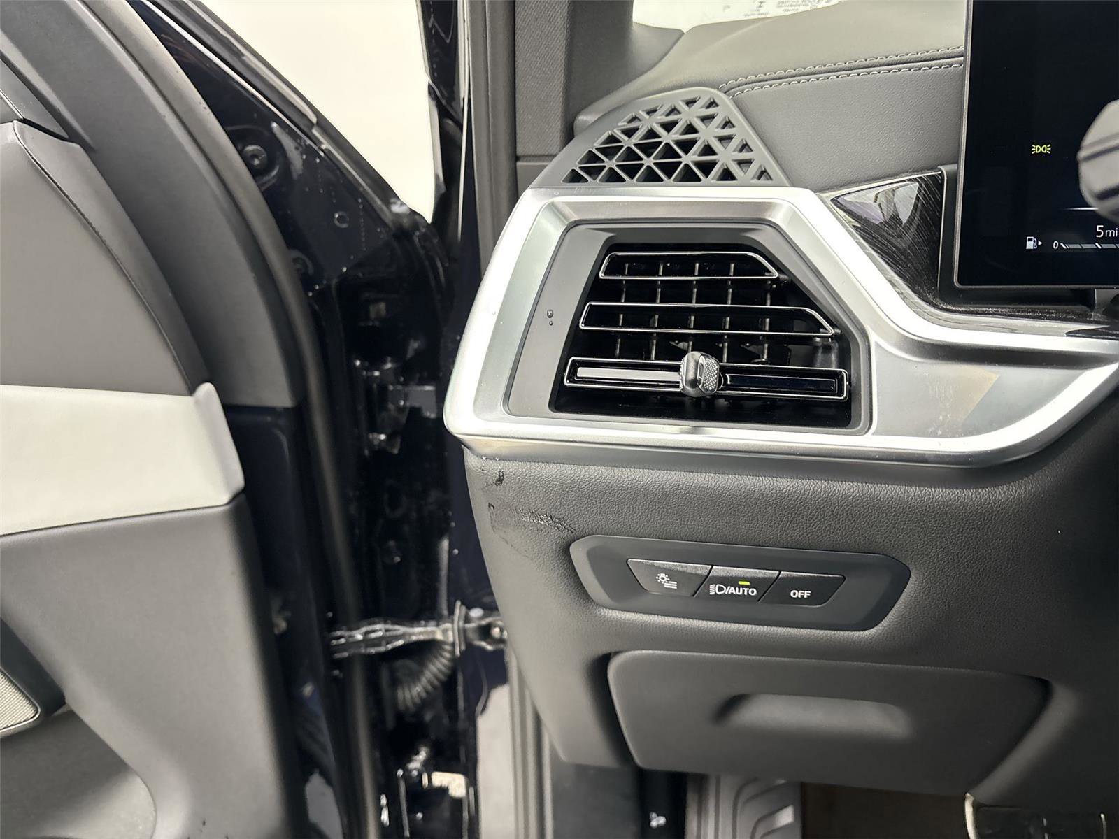 New 2026 BMW X5 xDrive40i w/ M Sport Package image 31