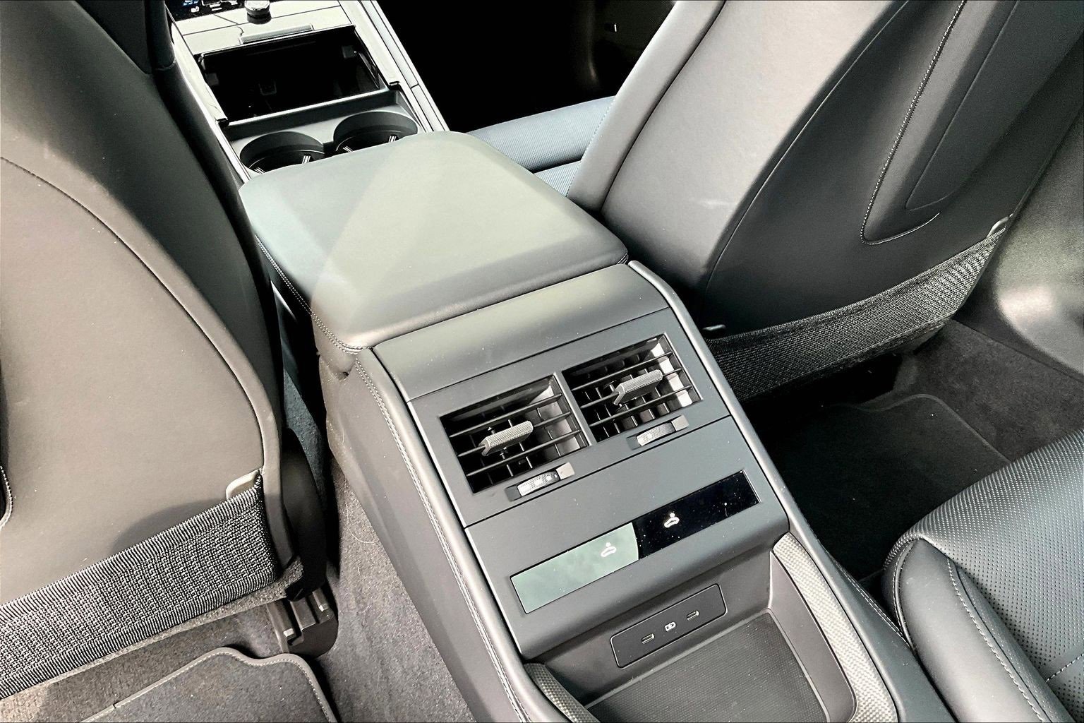 Used 2025 Porsche Panamera 4 image 33