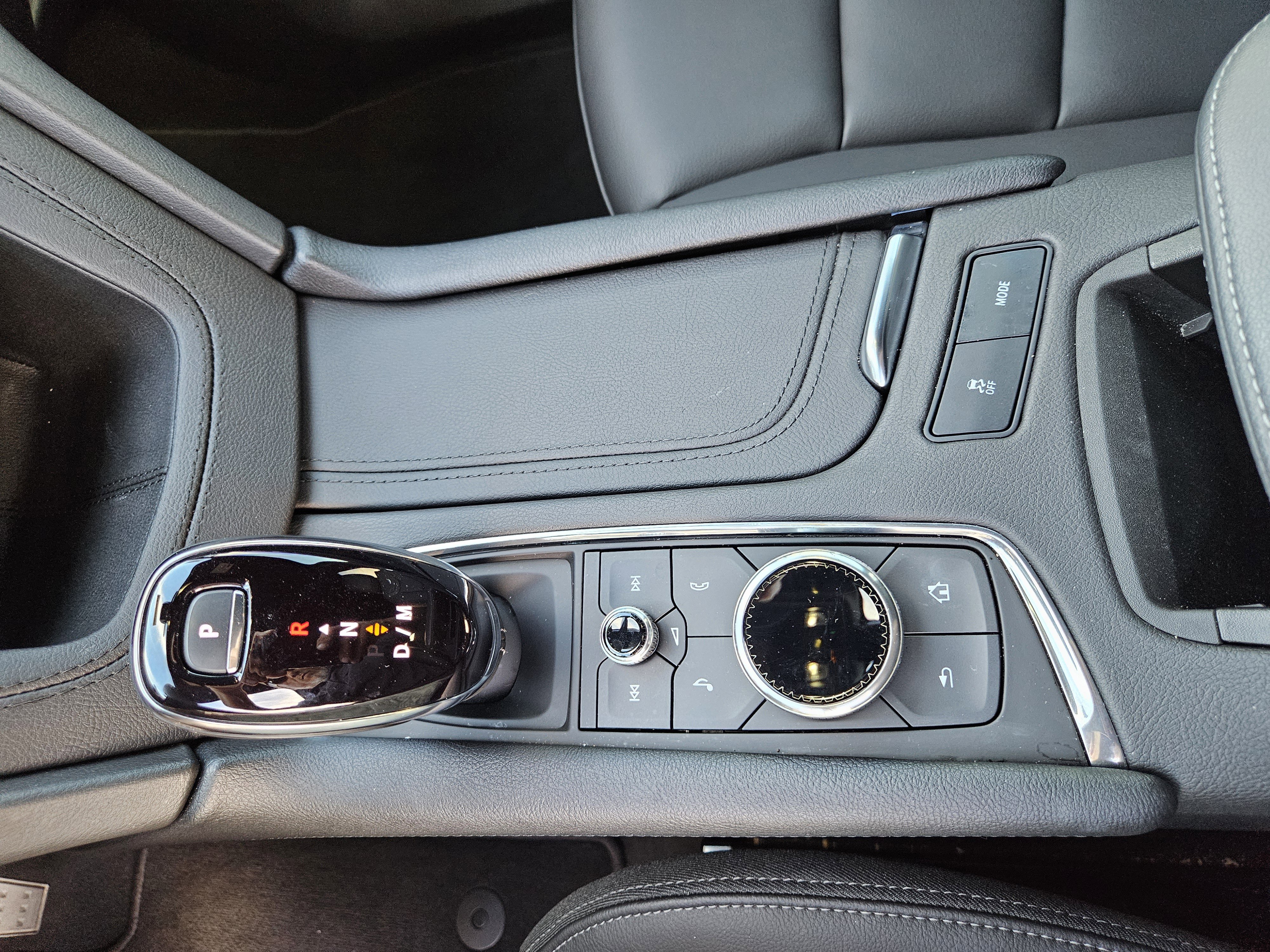 New 2025 Cadillac XT6 Luxury image 31