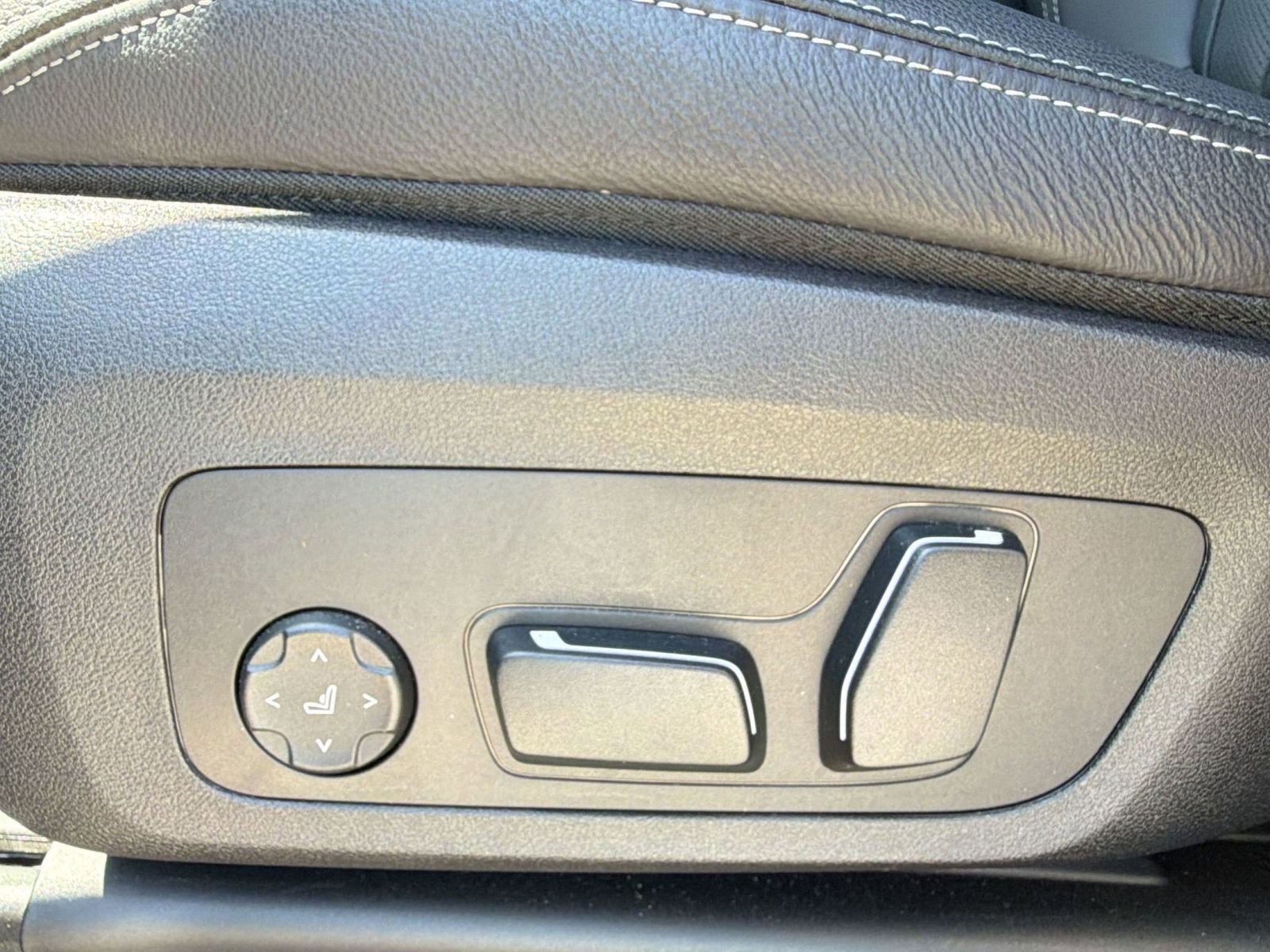 Certified 2025 BMW X4 xDrive30i image 12