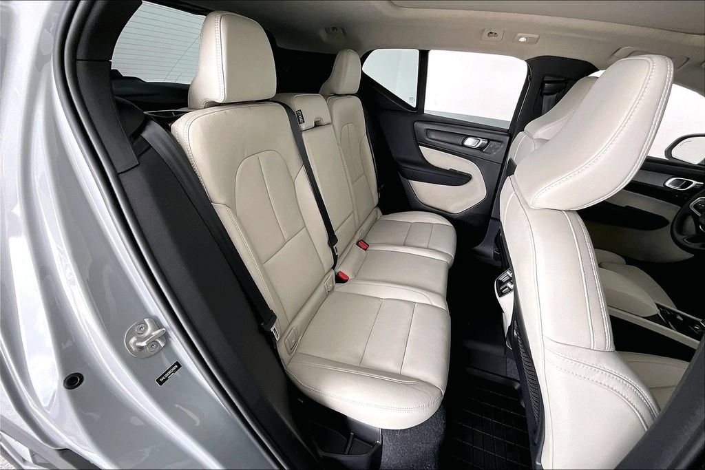 Used 2024 Volvo XC40 B5 Plus AWD/4WD image 36