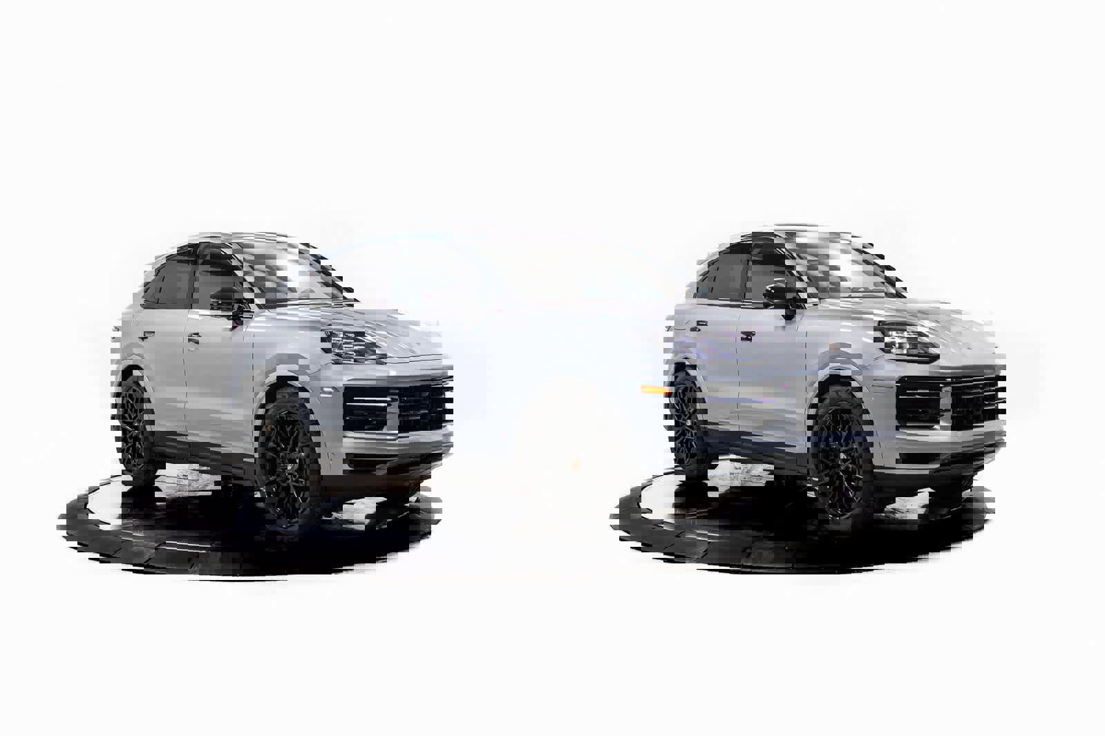 Certified 2025 Porsche Cayenne S image 9