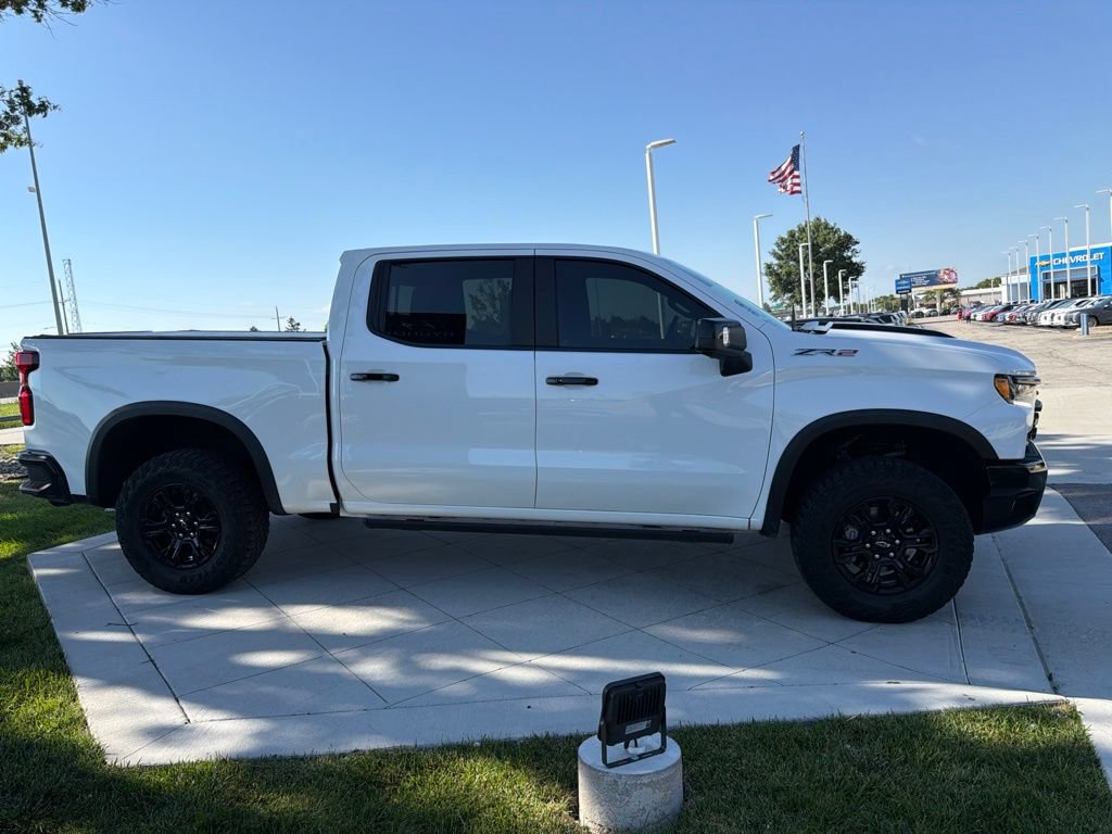Used 2023 Chevrolet Silverado 1500 ZR2 w/ Technology Package AWD/4WD image 15