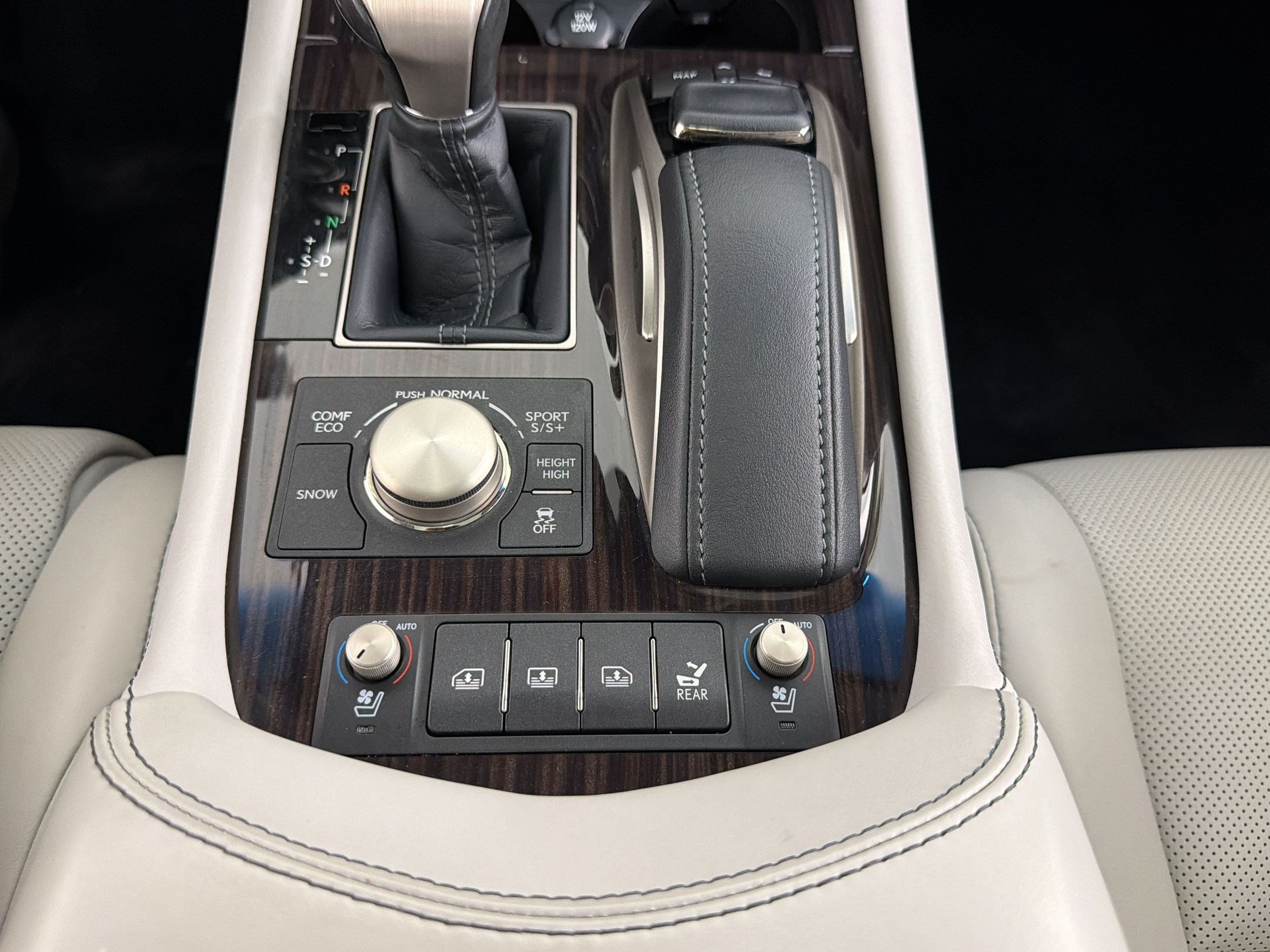 Used 2017 Lexus LS 460 L w/ Ultra Luxury Package RWD image 38