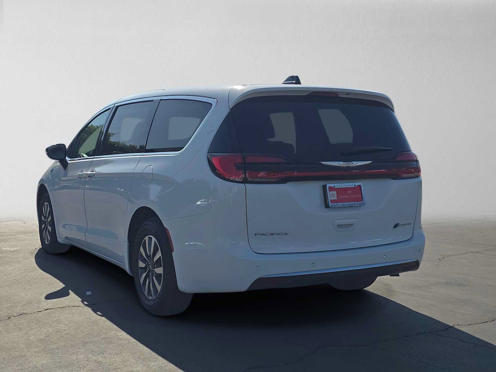Used 2024 Chrysler Pacifica Limited FWD image 5