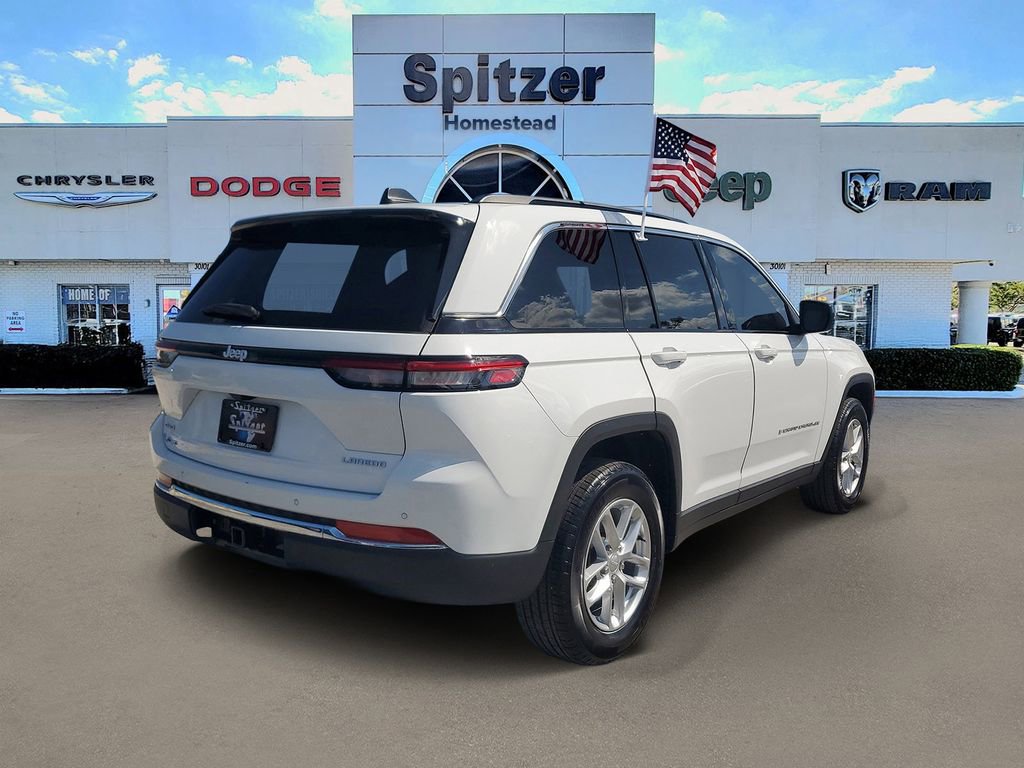 Used 2024 Jeep Grand Cherokee Laredo X w/ Luxury Tech Group I AWD/4WD image 2