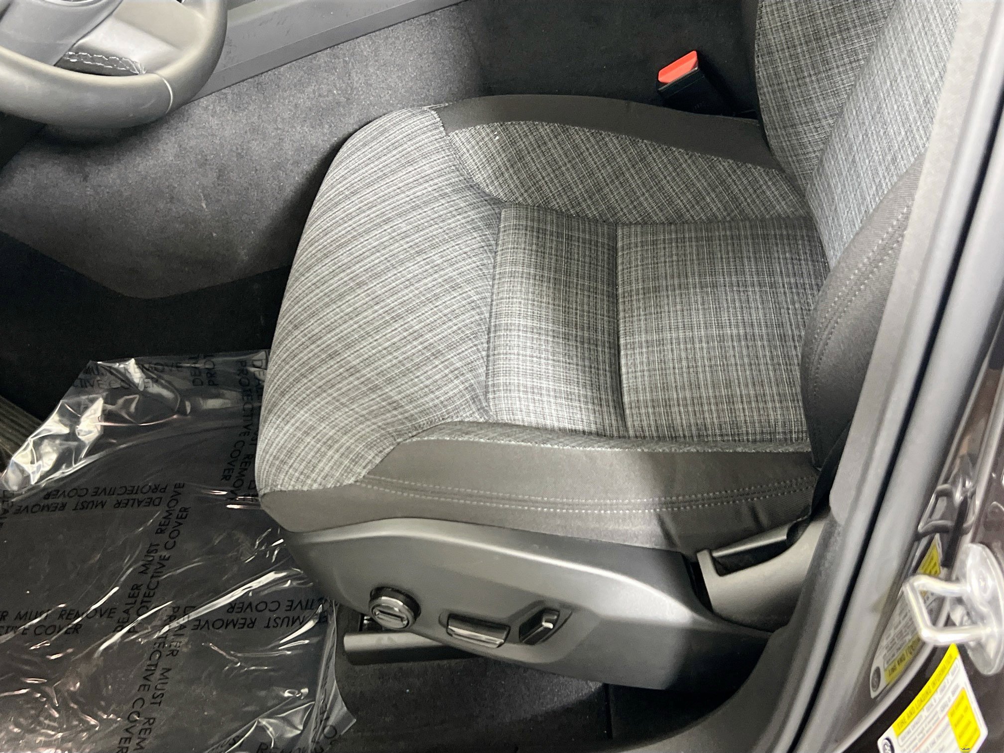 Used 2022 Volvo XC60 B5 Momentum image 19