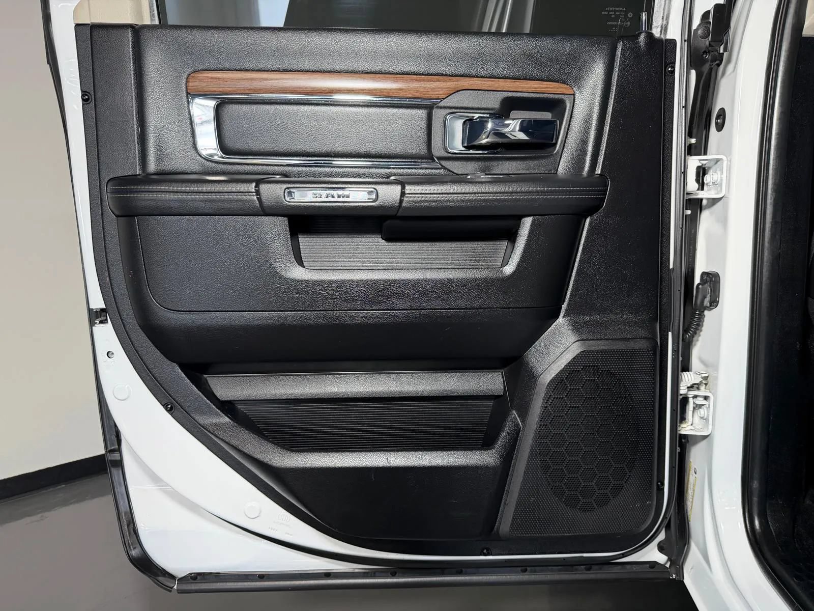 Used 2014 RAM 1500 Laramie w/ Convenience Group AWD/4WD image 17