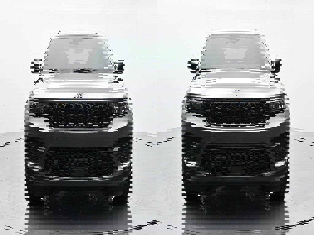 New 2025 Jeep Grand Cherokee Altitude image 2