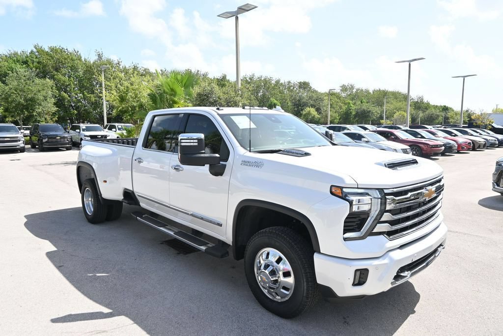 Used 2025 Chevrolet Silverado 3500 High Country w/ High Country Premium Package AWD/4WD image 16