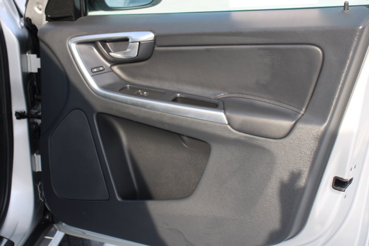 Used 2015 Volvo XC60 T5 Premier w/ Protection Package image 19