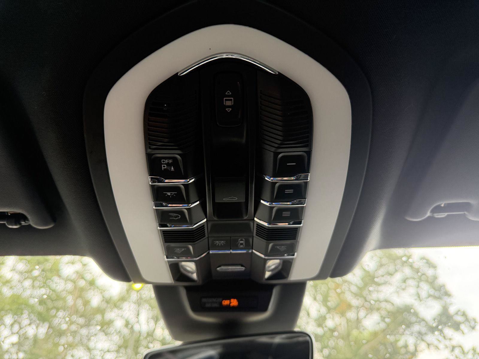 Used 2020 Porsche Macan AWD/4WD image 14