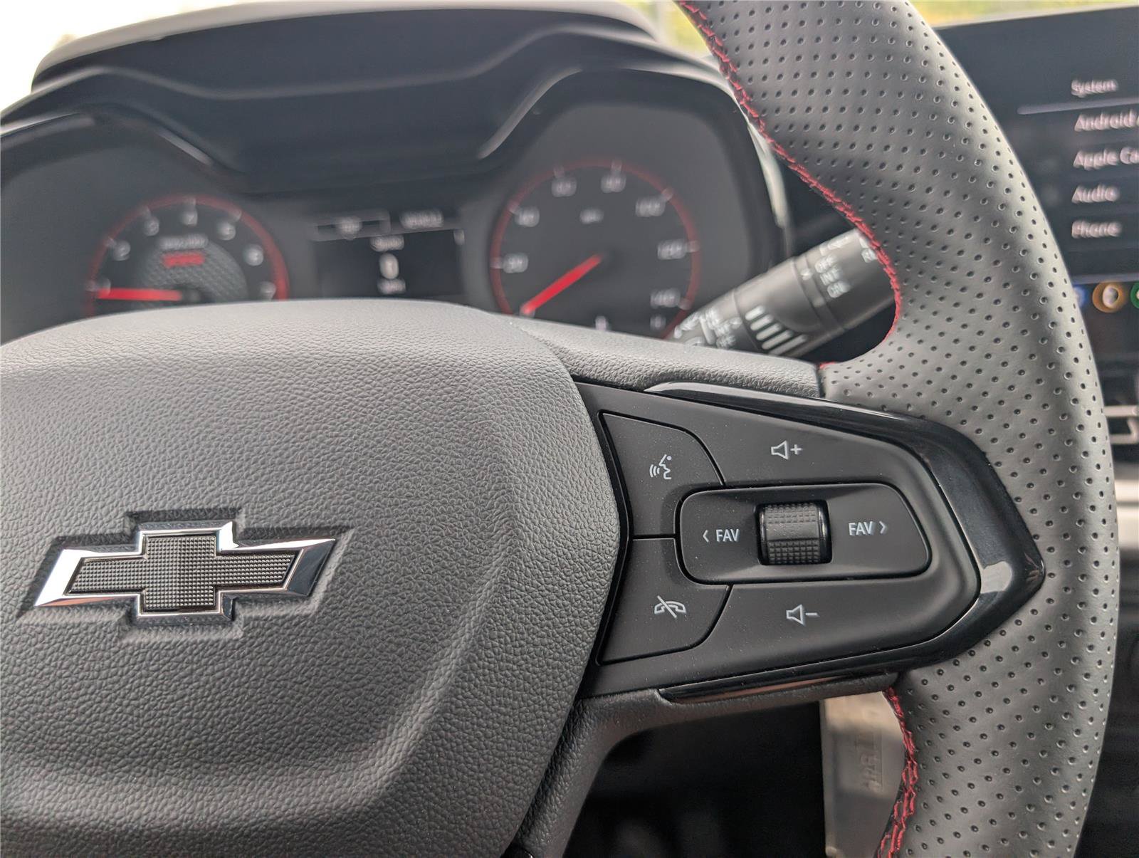 New 2026 Chevrolet Trax RS w/ Sunroof Package FWD image 19