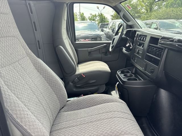 New 2026 GMC Savana 2500 RWD image 22