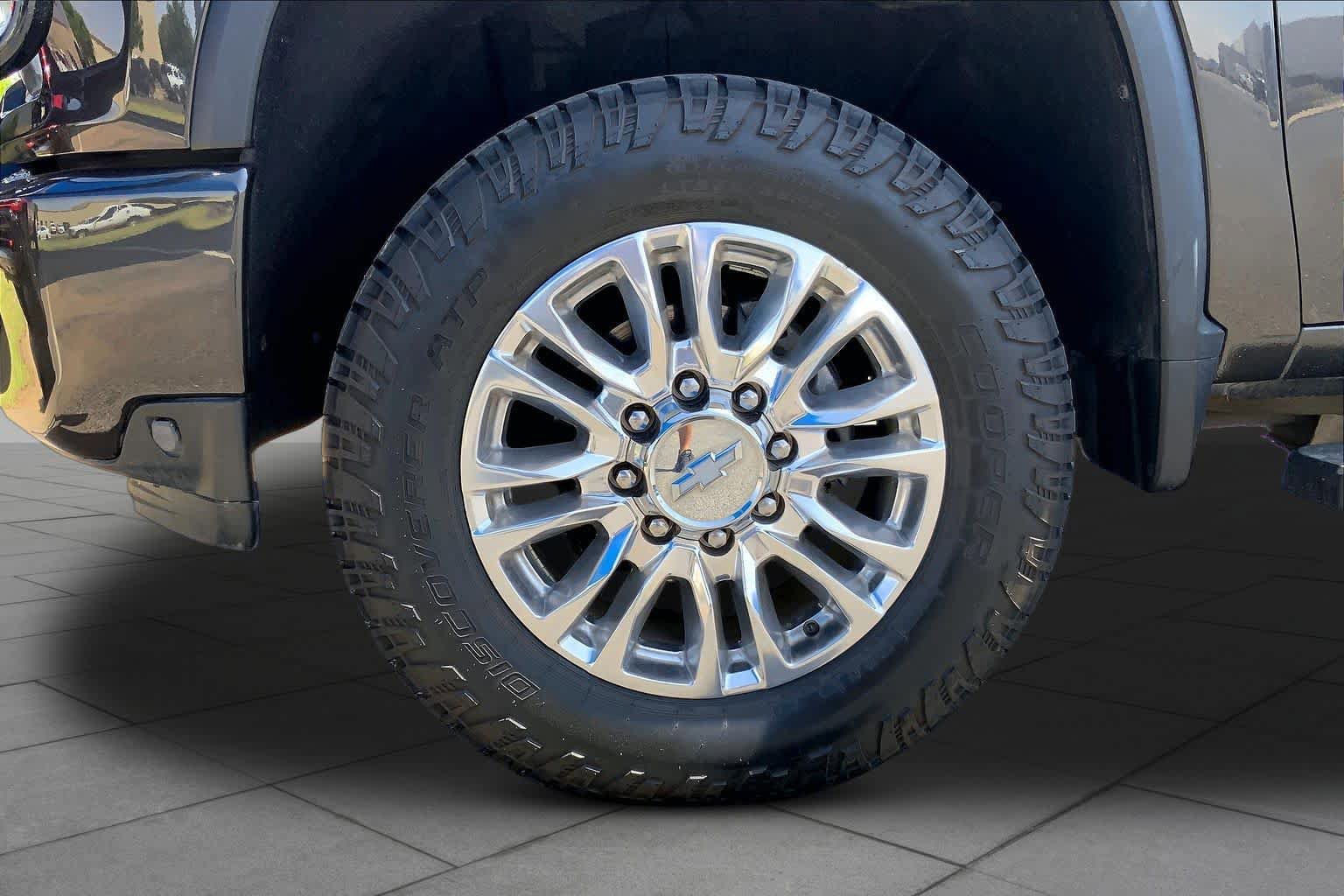 Used 2020 Chevrolet Silverado 2500 High Country w/ Z71 Off-Road Package image 11