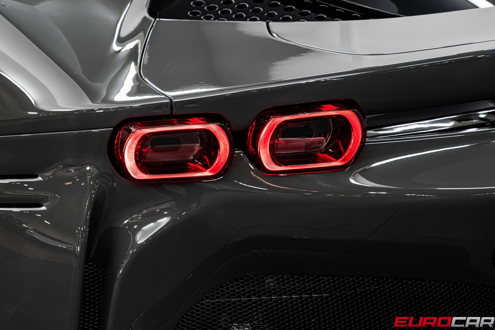 Used 2024 Ferrari SF90 Spider image 28