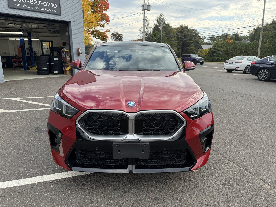 Used 2025 BMW X2 xDrive28i w/ Premium Package AWD/4WD image 3