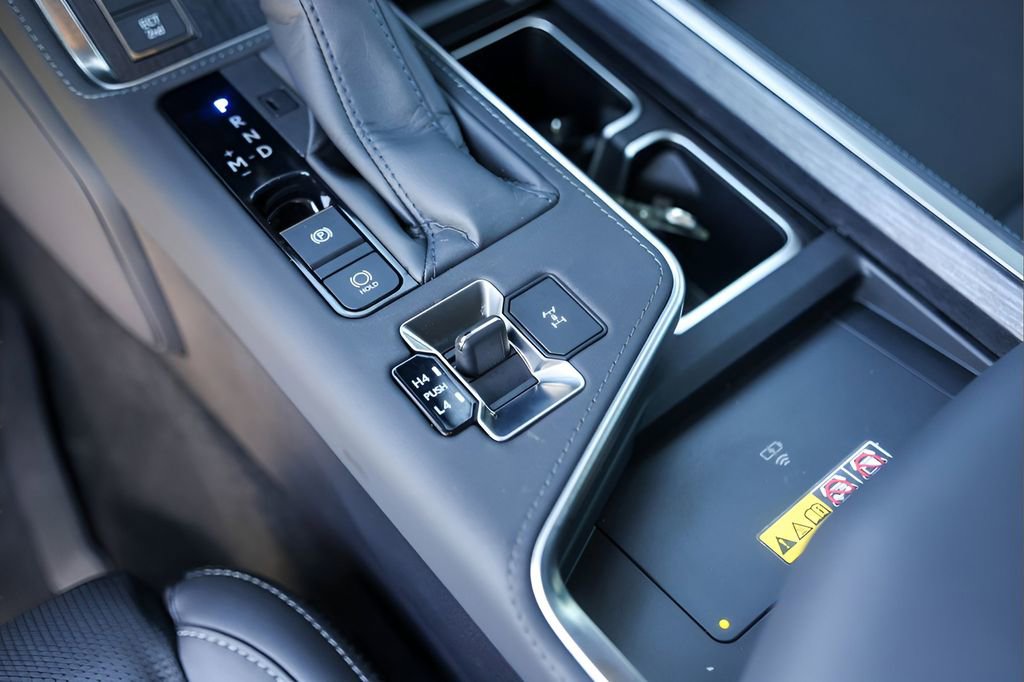 Used 2025 Lexus GX 550 w/ Accessory Package (2T) image 21