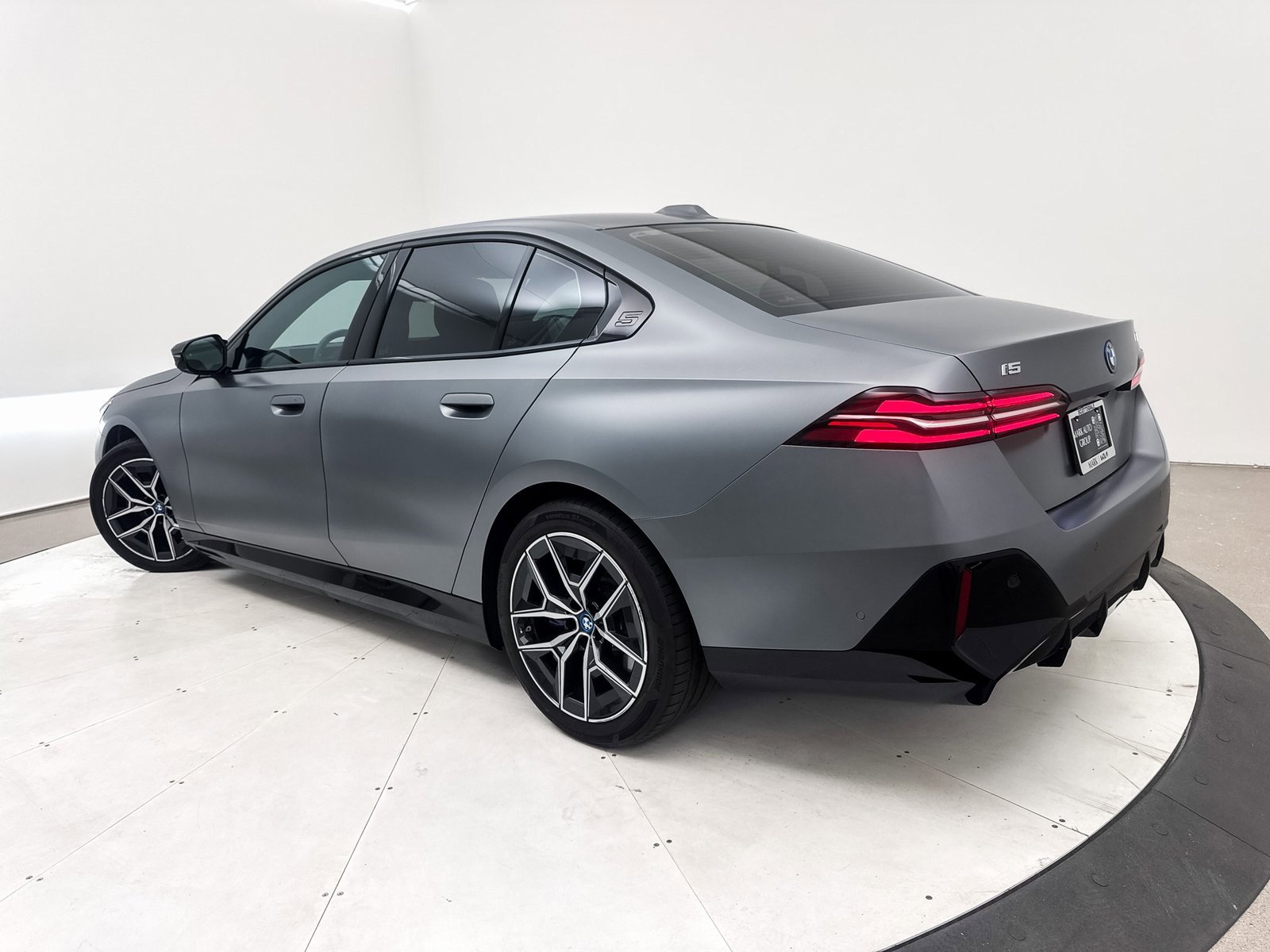 Used 2024 BMW i5 M60 w/ Premium Package image 2