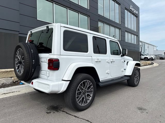 Used 2023 Jeep Wrangler Unlimited Sahara AWD/4WD image 3