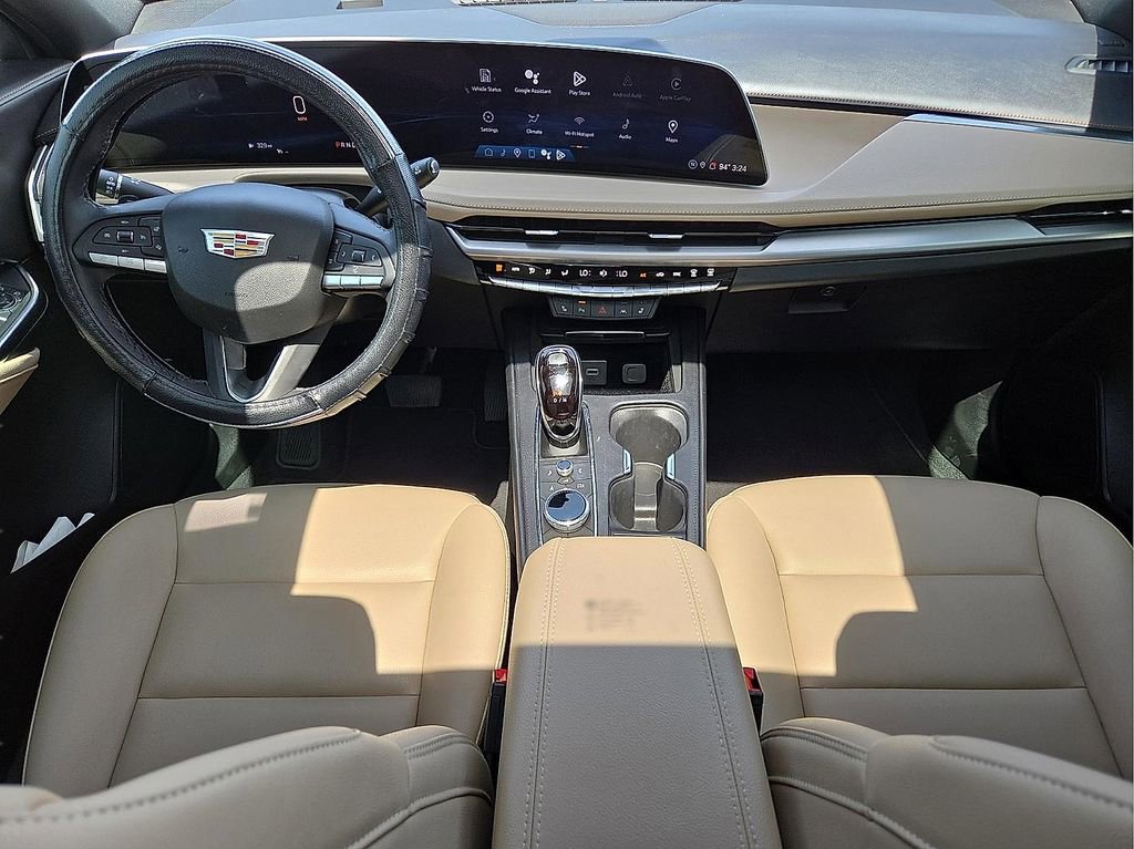 Used 2024 Cadillac XT4 Luxury w/ Cold Weather Package FWD image 12