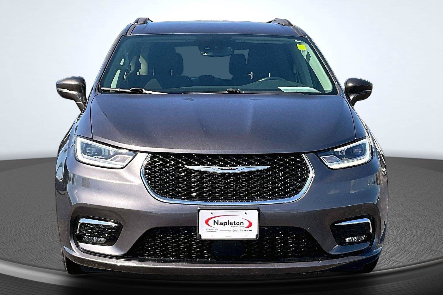 Used 2021 Chrysler Pacifica Touring w/ Cold Weather Group FWD image 3