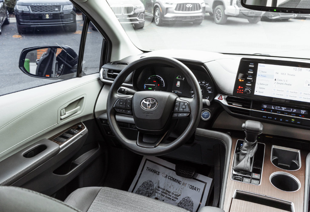 Used 2022 Toyota Sienna LE w/ LE Plus Package AWD/4WD image 11