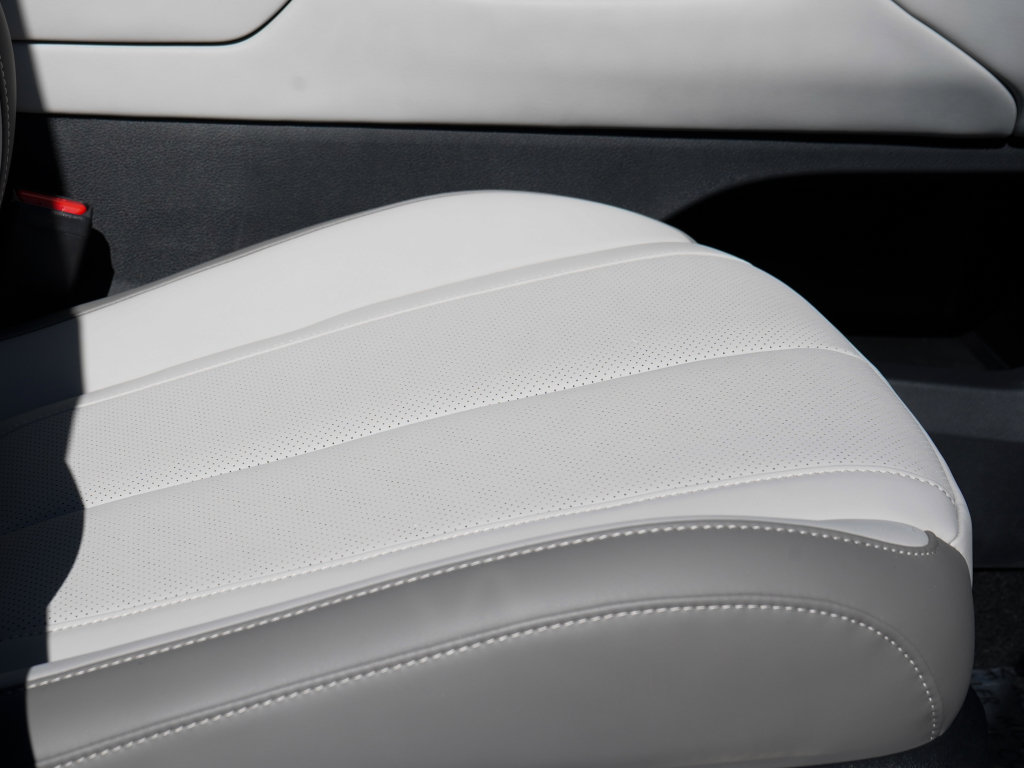 New 2026 INFINITI QX60 Luxe w/ Family Package image 16