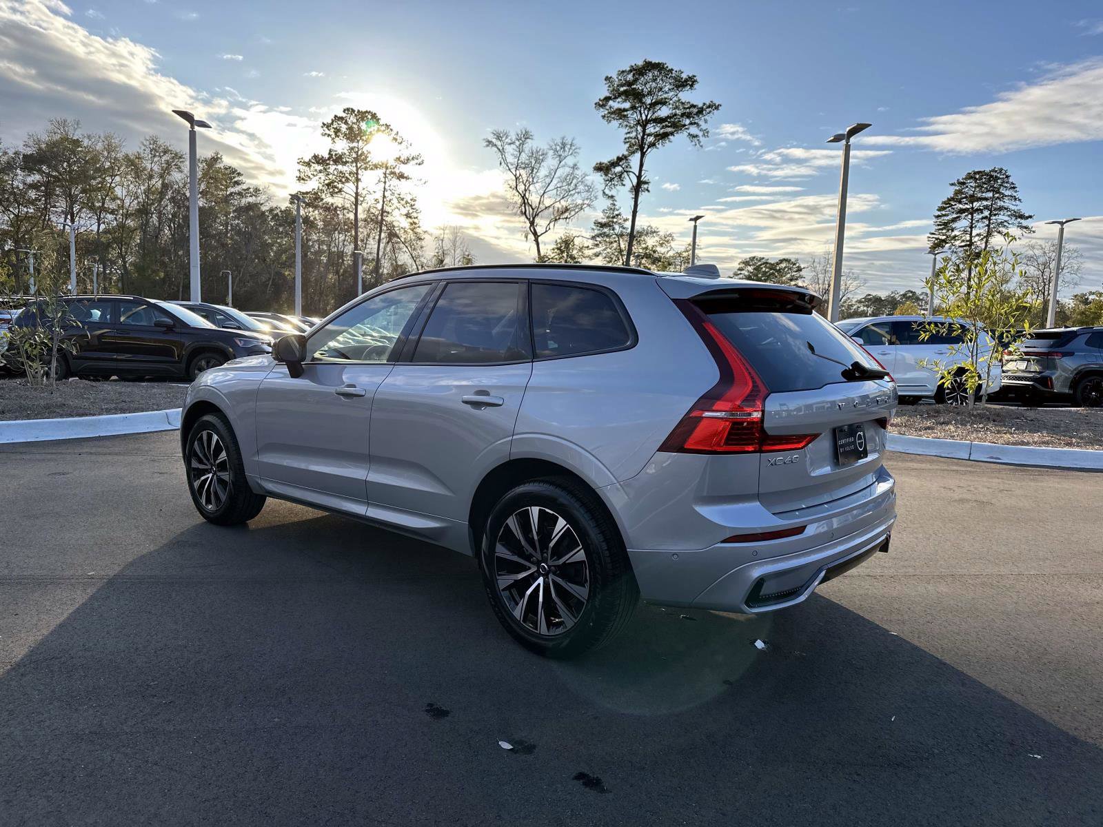Certified 2025 Volvo XC60 B5 Plus image 3