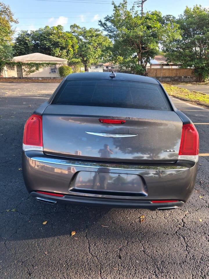 Used 2017 Chrysler 300 Limited RWD image 2