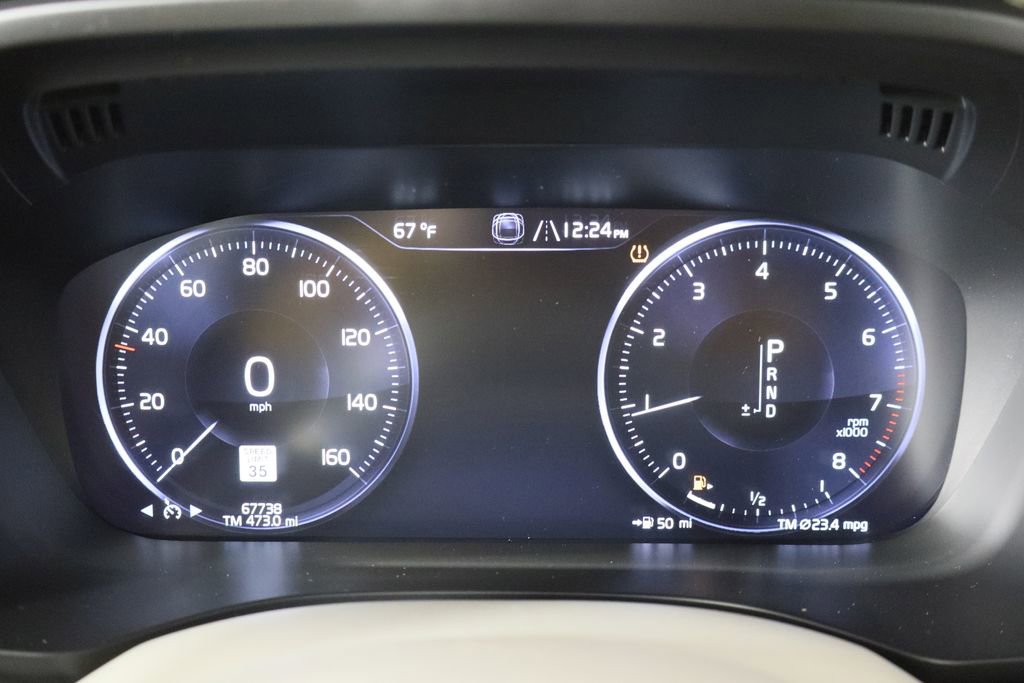 Used 2021 Volvo XC60 T5 Momentum w/ Premium Package image 34