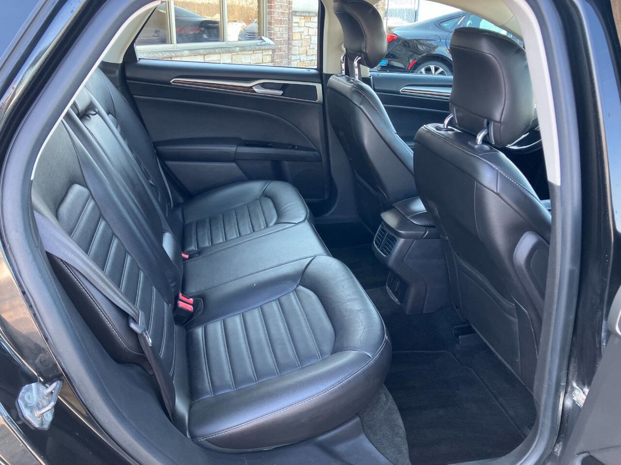 Used 2013 Ford Fusion SE image 16