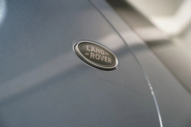 Used 2018 Land Rover Discovery SE AWD/4WD image 6
