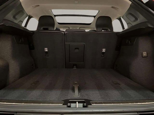 Used 2025 Volvo XC40 B5 Plus image 94