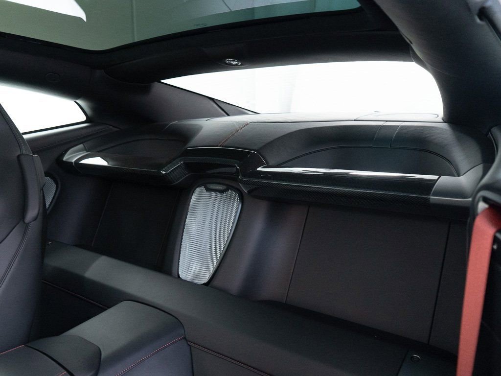 Used 2025 Aston Martin Vanquish RWD image 21