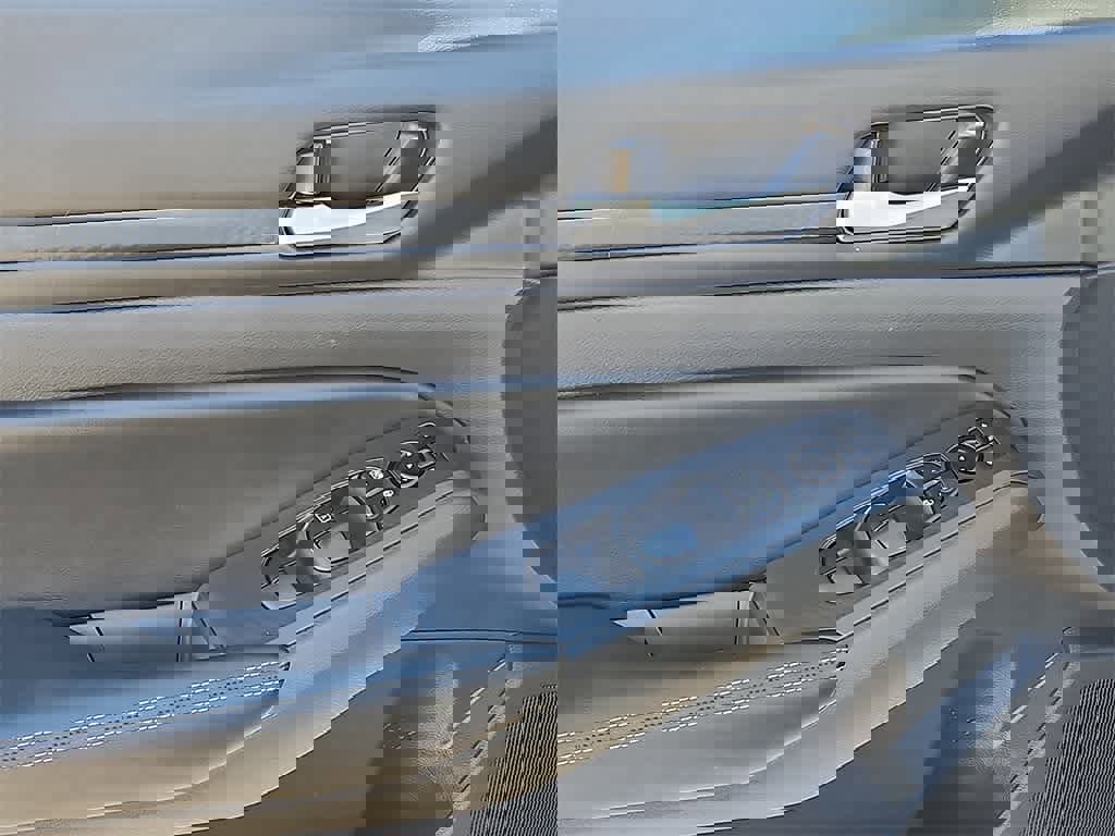 Used 2024 Nissan Altima 2.5 SV image 10