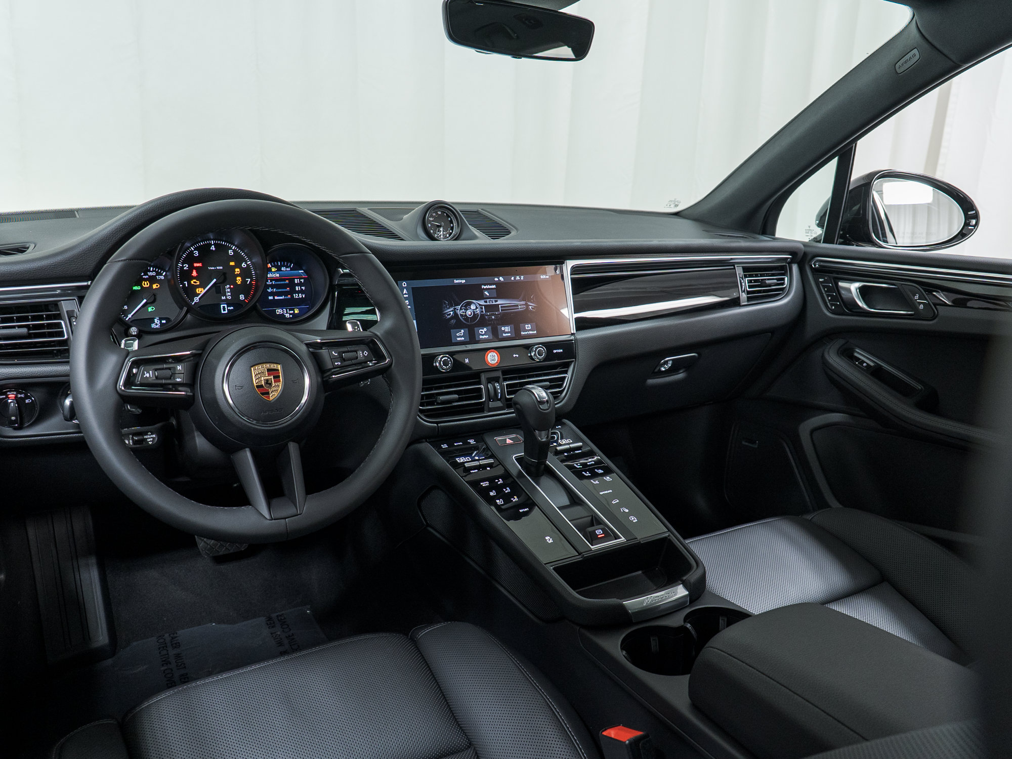 Used 2026 Porsche Macan AWD/4WD image 19