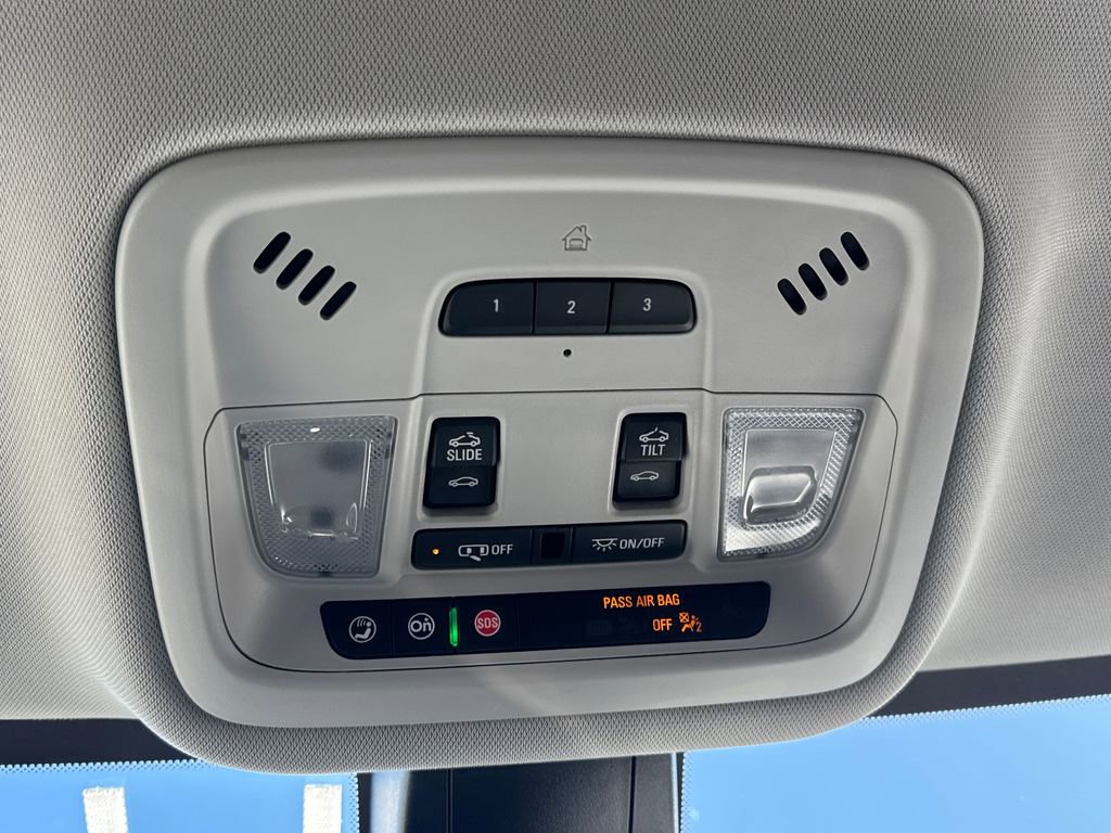 Used 2021 Chevrolet Traverse LT w/ LT Premium Package image 36