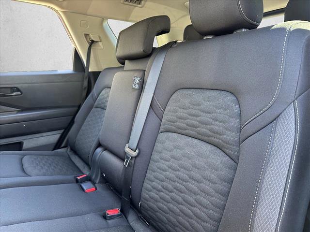 Used 2024 Nissan Pathfinder SV image 24