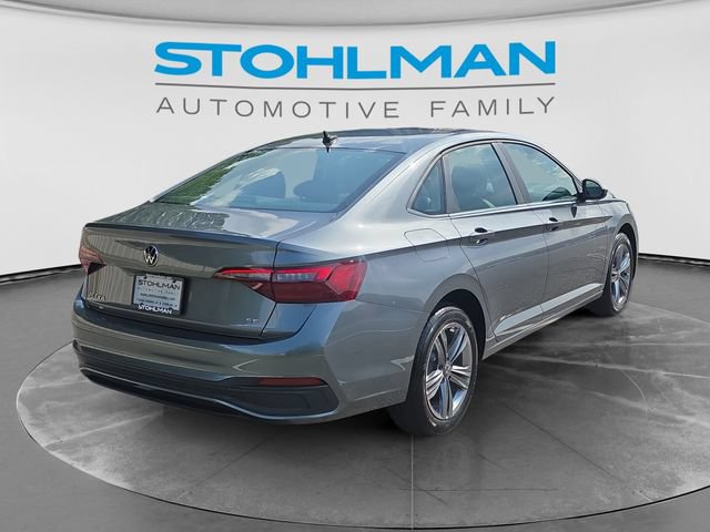 Certified 2023 Volkswagen Jetta SE w/ Panoramic Sunroof Package FWD image 5