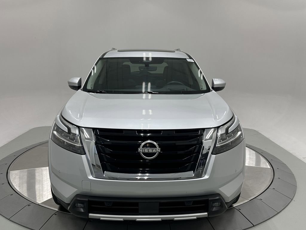 Used 2023 Nissan Pathfinder Platinum image 2